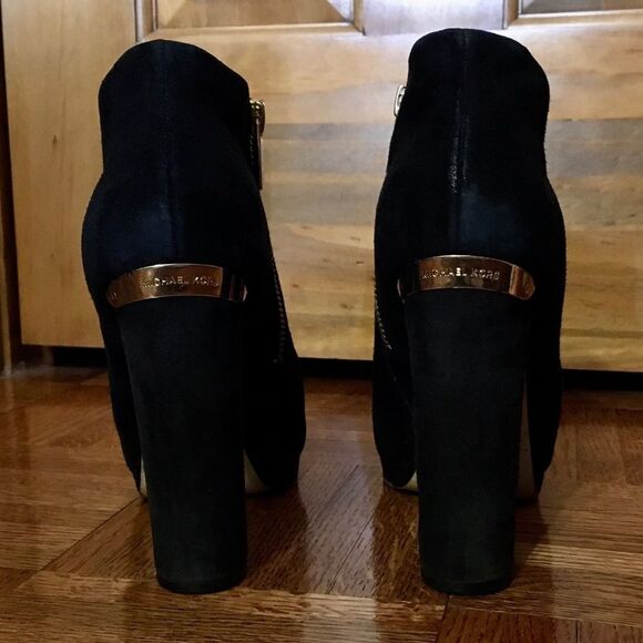 Michael Kors suede zip up ankle booties - Picture 2 of 6